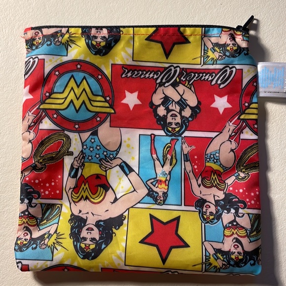 Wonder Woman zip pouch - Picture 2 of 7